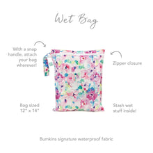 Load image into Gallery viewer, Infographic of Bumkins Wet Bag: Bumkins signature waterproof fabric, zipper closure, snap handle, stash wet stuff inside.