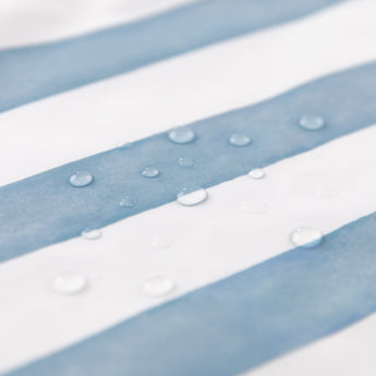 Close-up of water droplets on a Roamio by Bumkins Reusable Snack Bag, Large 2 Pack: Coastal.