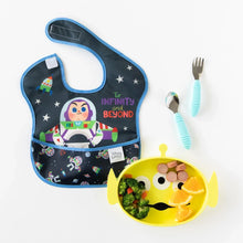 Load image into Gallery viewer, Bumkins Silicone Grip Dish: Toy Story Alien with fruit and veggies sits near a cartoon print bib and blue utensils on a white background.