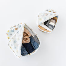 Load image into Gallery viewer, Open Bumkins Packing Cube 2 Pack: Winnie + Friends, filled with neatly packed clothes, shoes, and socks, are displayed on a white background.