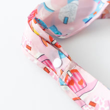 Load image into Gallery viewer, Close-up of the strap of Bumkins Packable Tote Bag: Boots on a white background, highlighting the snap closure.