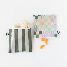 Load image into Gallery viewer, Roamio by Bumkins Reusable Snack Bag, Large 2 Pack: Motley Club holds sandwich wraps and orange slices on a white background.