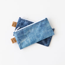 Load image into Gallery viewer, Roamio by Bumkins Reusable Snack Bag, Small 2 Pack: Denim on Denim lays stacked on a white background.