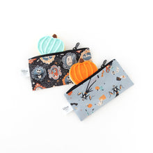 Load image into Gallery viewer, Bumkins Reusable Snack Bag, Small 2 Pack: Everyday Is Halloween holds pumpkin-shaped cookies on a white background.