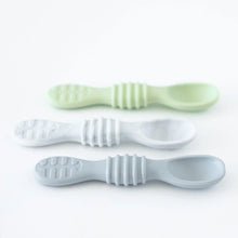Load image into Gallery viewer, Bumkins Silicone Dipping Spoons 3 Pack: Taffy is arranged neatly on a white background.