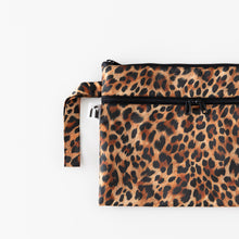 Load image into Gallery viewer, Roamio by Bumkins Wet/Dry Clutch: Leopard lays flat on a white background.