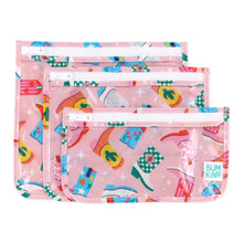 Load image into Gallery viewer, Bumkins: Clear Travel Bag 3 Pack: Boots includes three TSA-compliant pouches made of pink waterproof fabric with a cowboy boot pattern.