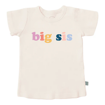 The Finn and Emma Organic Tee, Big Sis is cream-colored, featuring a playful big sis print, made with organic cotton and eco-friendly dyes.