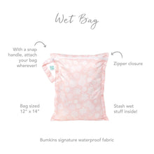 Load image into Gallery viewer, Infographic of Bumkins Wet Bag: Bumkins signature waterproof fabric, zipper closure, snap handle, stash wet stuff inside.
