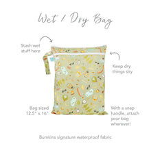 Load image into Gallery viewer, Infographic of Bumkins Wet/Dry Bag: Bumkins signature waterproof fabric, stash wet stuff, keep dry things dry, snap handle.
