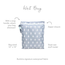 Load image into Gallery viewer, Infographic of Bumkins Wet Bag: Bumkins signature waterproof fabric, zipper closure, snap handle, stash wet stuff inside.
