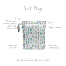 Load image into Gallery viewer, Infographic of Bumkins Wet Bag: Bumkins signature waterproof fabric, zipper closure, snap handle, stash wet stuff inside.
