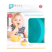 Load image into Gallery viewer, Bumkins Silicone First Feeding Set: Blue Jelly is shown in a white packaging box, with a clear window partially showing the bowl.
