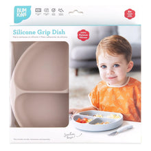 Load image into Gallery viewer, Bumkins Silicone Grip Dish: Sand in a white packaging box with a photo of a child and a clear window partially displaying the dish.

